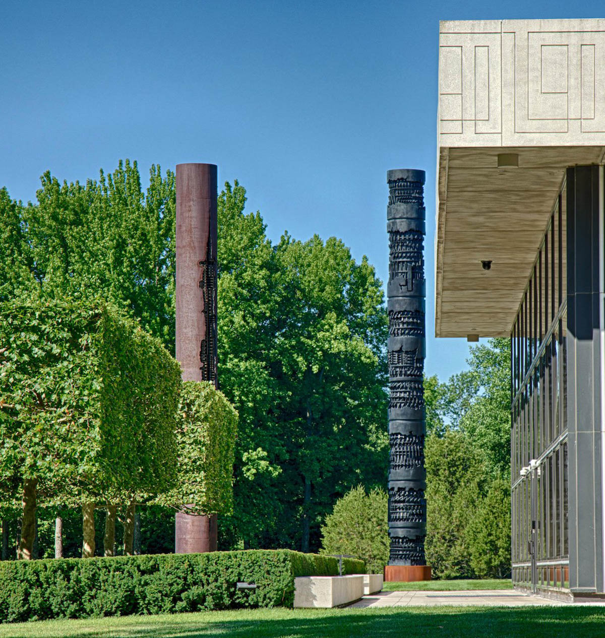 Arnaldo Pomodoro "Triad"