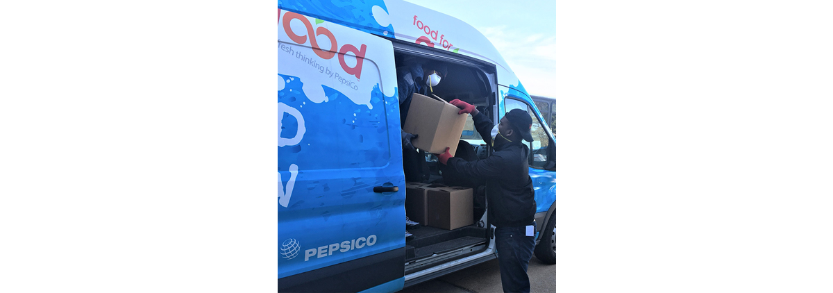 Eltoreon loading meals into a Food for Good truck.